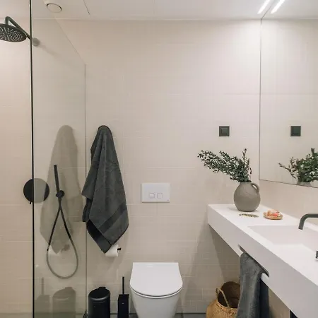 Moledo - 3 Bedrooms And Balcony In Santo Antonio * Lissabon